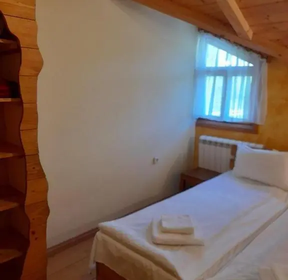マウンテンビュースタンダードルーム, Kandaphery Guest Houses