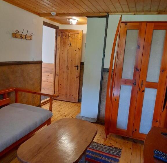 جناح, Kandaphery Guest Houses