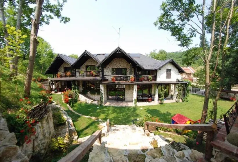 １ベッドルームハウス, Pensiunea Casa Dacilor