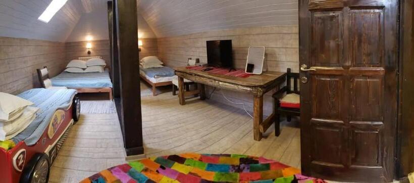 家庭间, Pensiunea Casa Dacilor