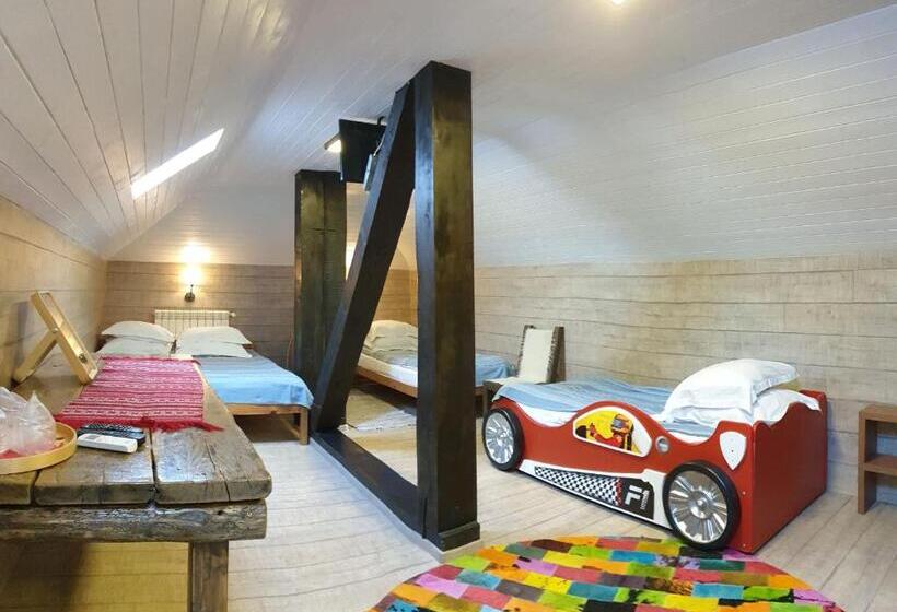 家庭间, Pensiunea Casa Dacilor