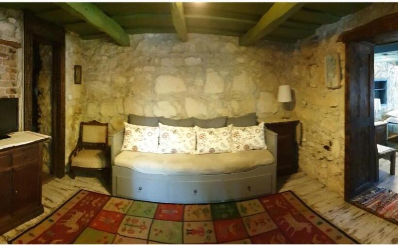 低层单卧公寓, Pensiunea Casa Dacilor