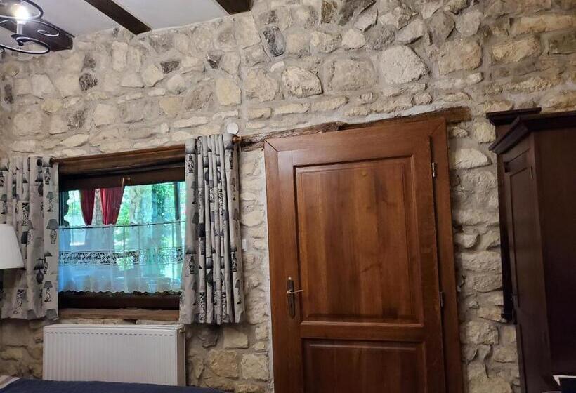 四人标准间, Pensiunea Casa Dacilor