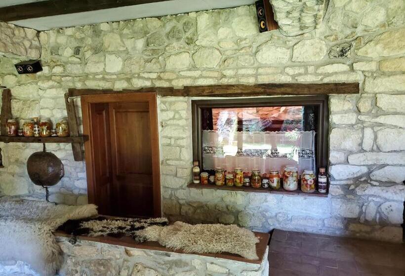 四人标准间, Pensiunea Casa Dacilor