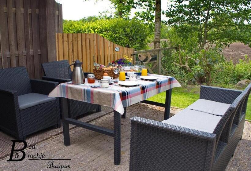 Standard room with outdoor bath, Bed & Brochje Burgum