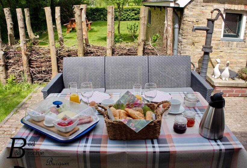 Standard room with outdoor bath, Bed & Brochje Burgum