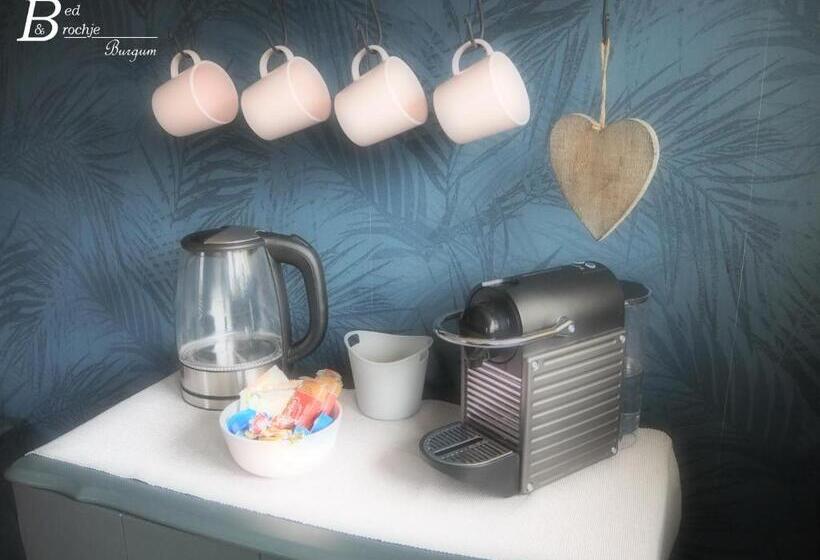 Standard room with outdoor bath, Bed & Brochje Burgum