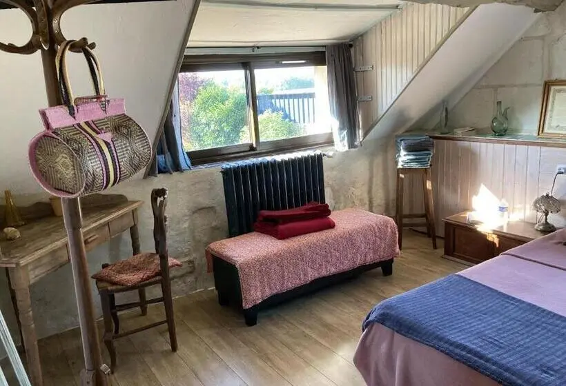 庭の見えるスタンダードトリプルルーム, Chambre D Hôtes Chez Gustave & Compagnie