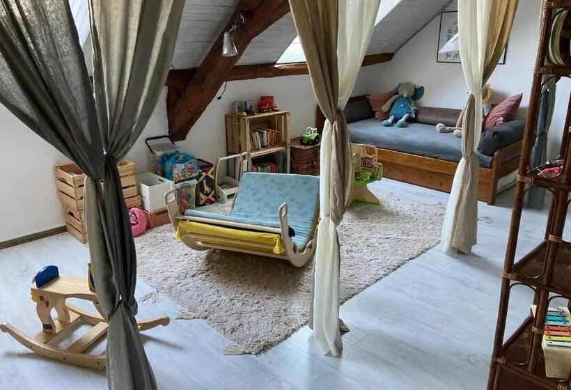 庭の見えるスタンダードトリプルルーム, Chambre D Hôtes Chez Gustave & Compagnie