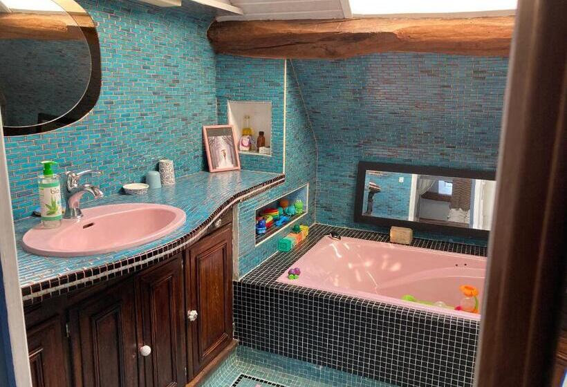 غرفة قياسية ثلاثية مطلة علي الحديقة, Chambre D Hôtes Chez Gustave & Compagnie