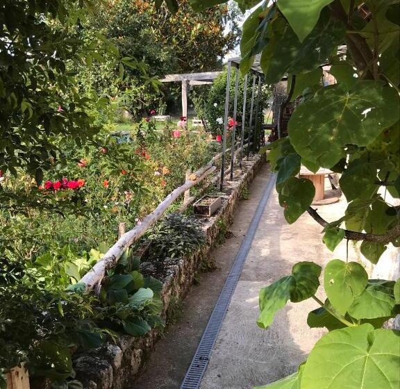 غرفة قياسية رباعية مطلة على الحديقة, Chambre D Hôtes Chez Gustave & Compagnie