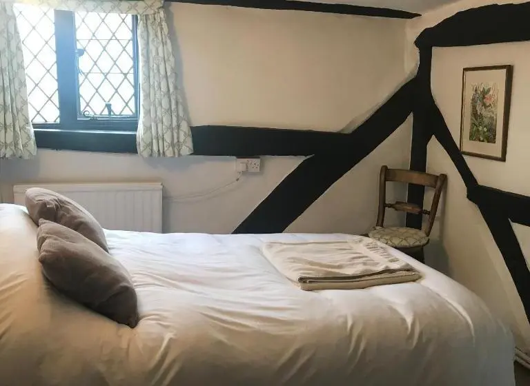 バス共有のスタンダードルーム, Hurst Hill