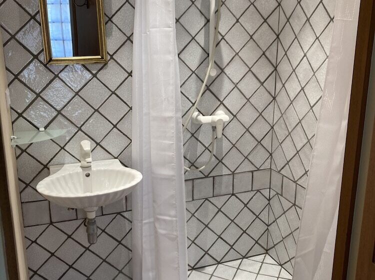 חדר סטנדרט, La Luterne