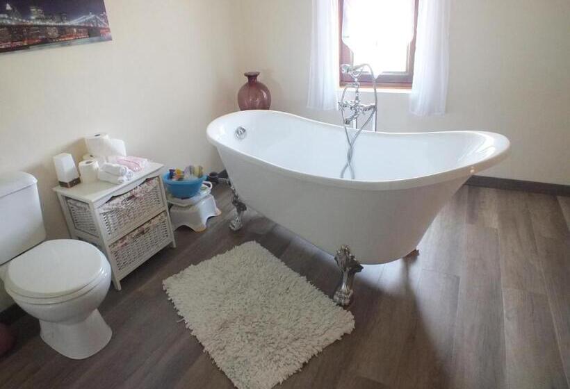 חדר משפחתי, Country B&b