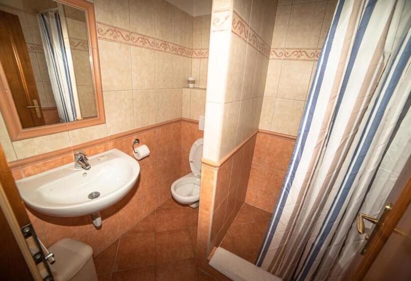 주니어 스위트, Stary Dum