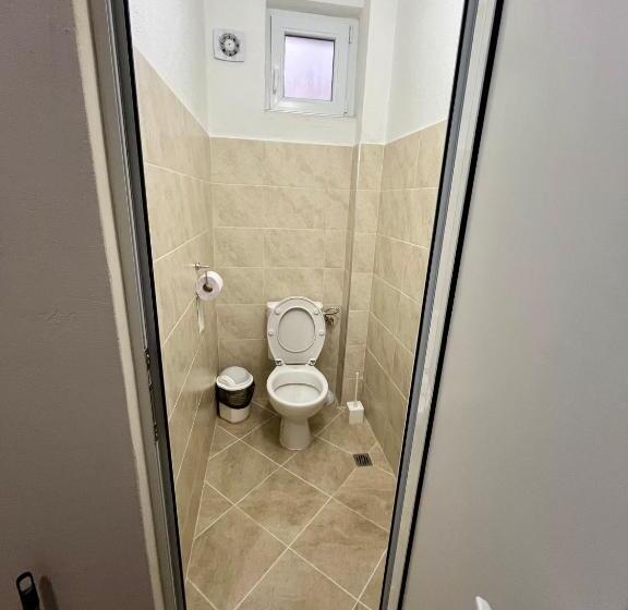 1 Bedroom Apartment Garden View, къща спирови