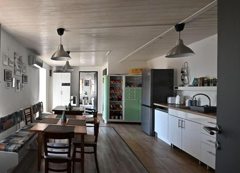 דירת שלושה חדרים, Borsika Napterasz Pihenőház