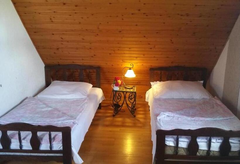 Семейный Номер, Derű Vendégház és Lovasudvar