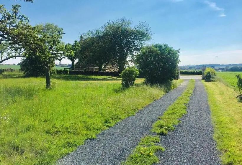 テラス付スイート, Galerie, Tumulus De La Hogue
