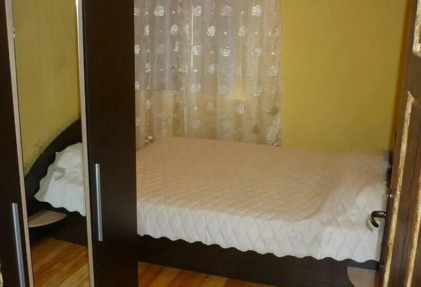 スリーベッドルーム　ヴィラ, Guest House „ivanovata House”