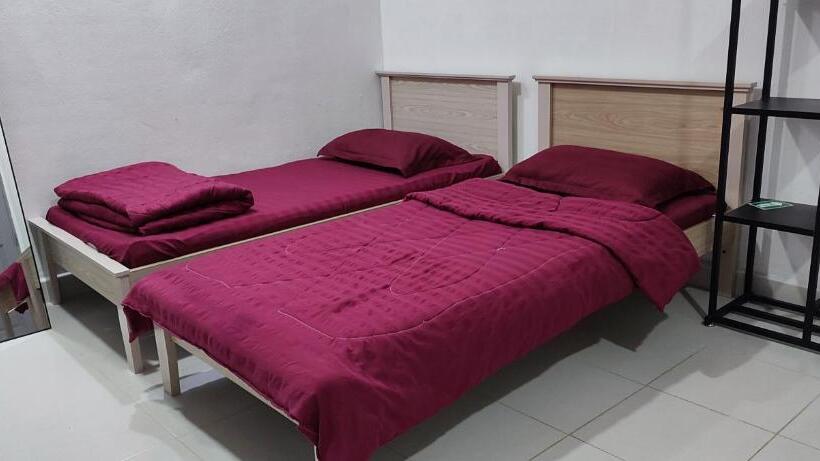 غرفة قياسية ثلاثية, Kayangan Inn