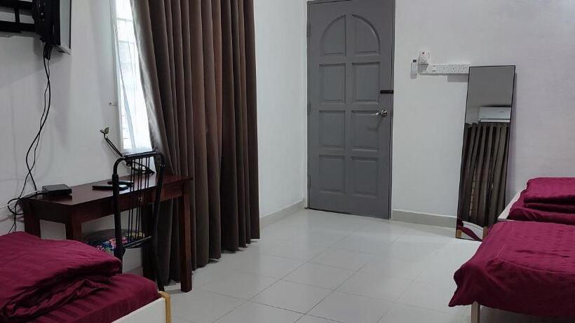 غرفة قياسية ثلاثية, Kayangan Inn