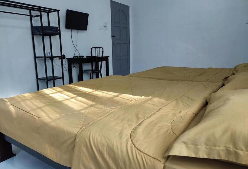 غرفة قياسية رباعية, Kayangan Inn