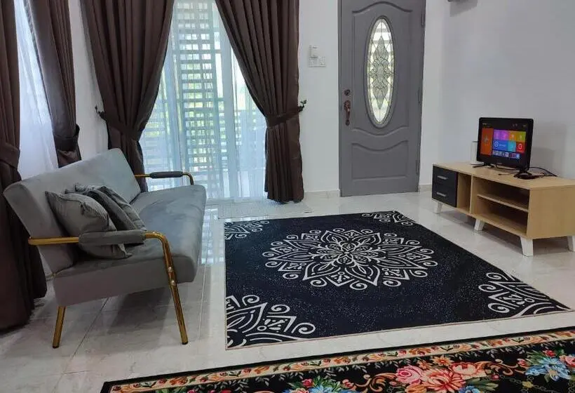 Talo 2 Makuuhuonetta, Kayangan Inn
