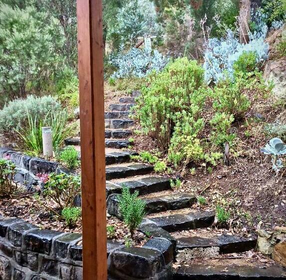 منزل غرفتين نوم, The Green Room Wattle Glen