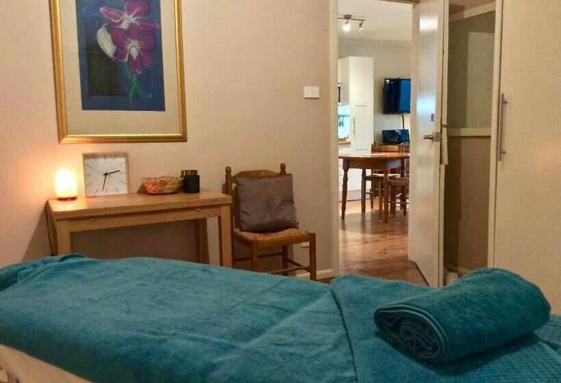 منزل غرفتين نوم, The Green Room Wattle Glen