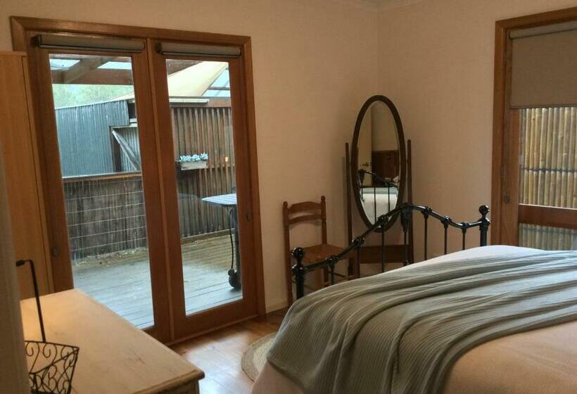 منزل غرفتين نوم, The Green Room Wattle Glen