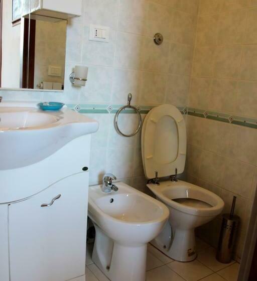 דירת חדר, Rea Villa