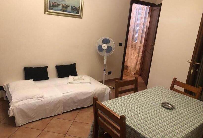 דירת חדר, Rea Villa