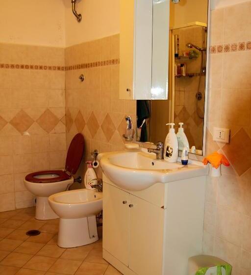 דירת שני חדרים, Rea Villa