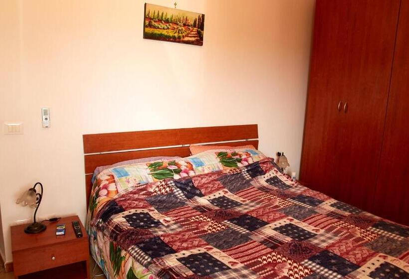 דירת שני חדרים, Rea Villa