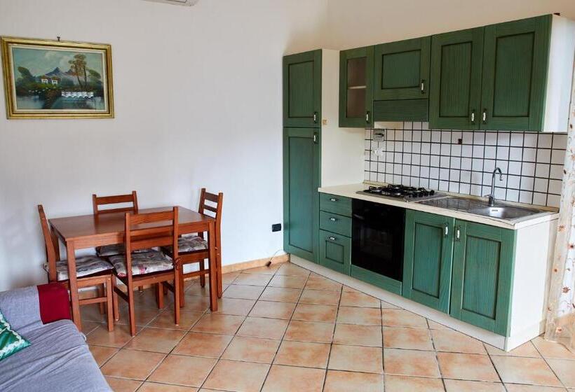 דירת חדר, Rea Villa