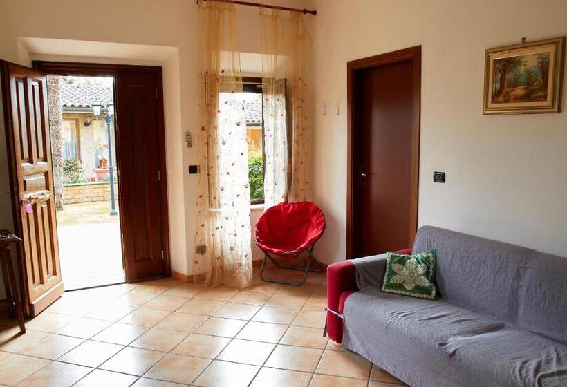 דירת חדר, Rea Villa