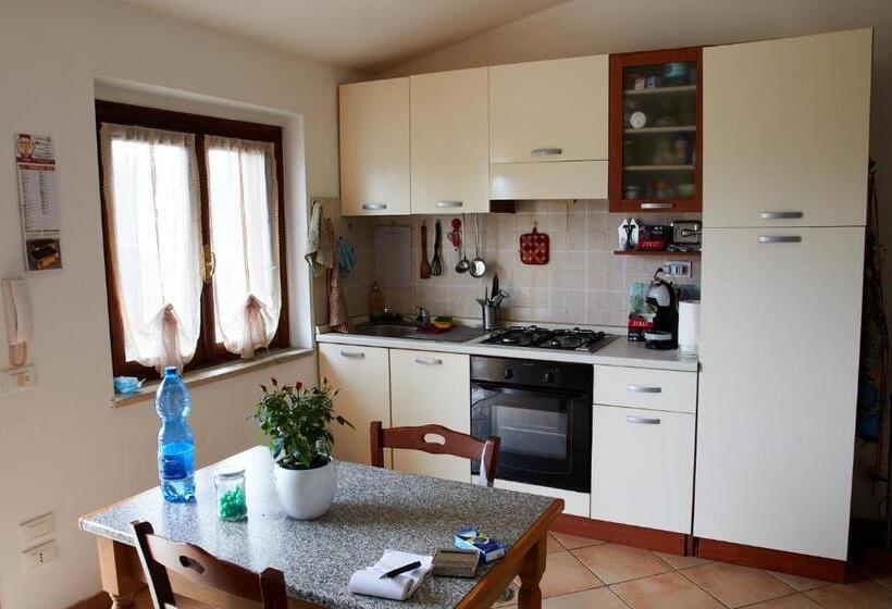 דירת שני חדרים, Rea Villa