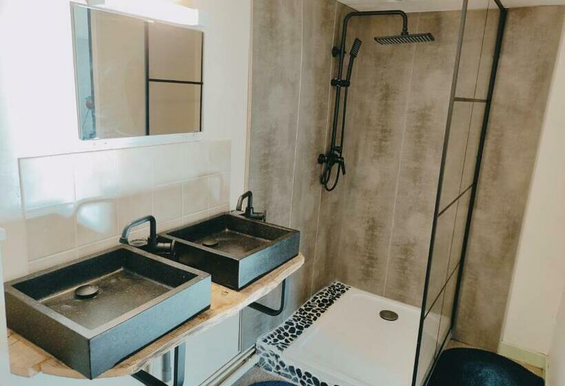 غرفة كلاسيكية رباعية, Le Ys Lounge Bar