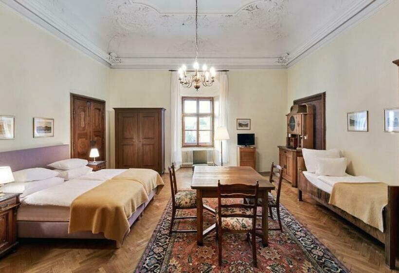 חדר קלאסי לשלושה, Schloss Drosendorf