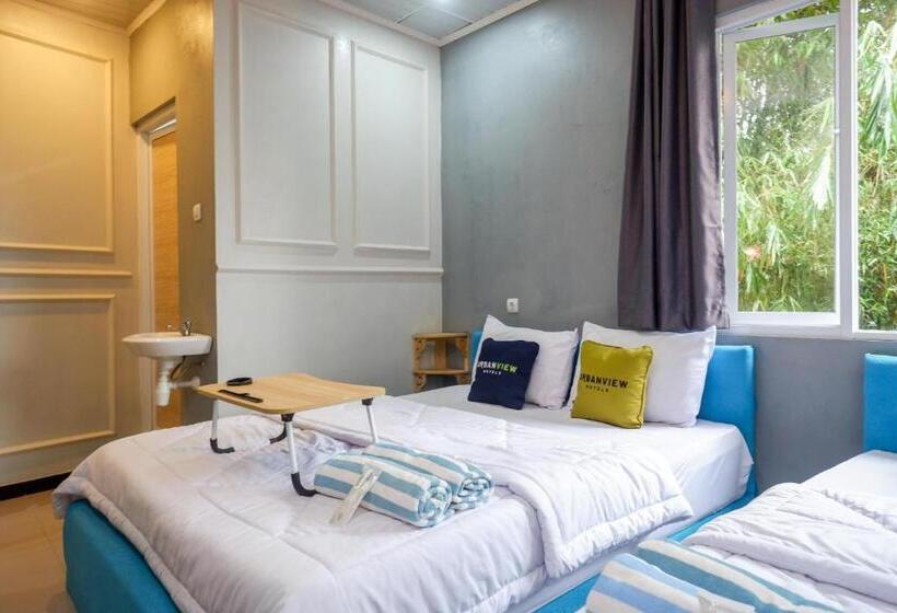Семейный Номер, Urbanview Hotel Umbrella Dieng By Reddoorz