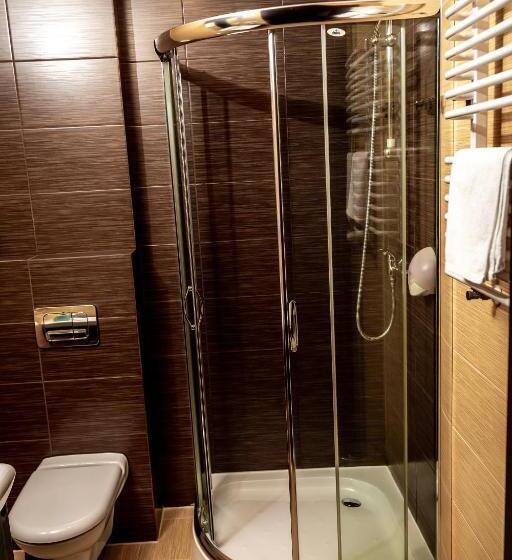 غرفة قياسية ثلاثية, Dworek