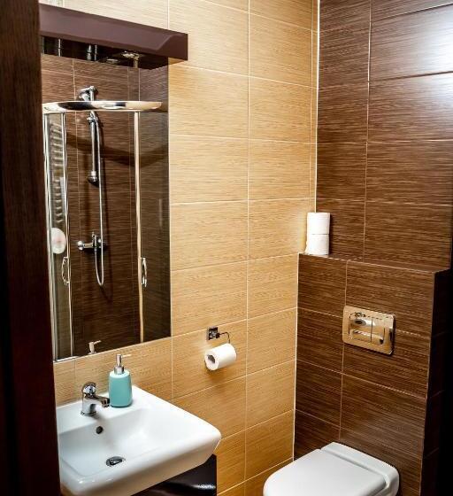 غرفة قياسية ثلاثية, Dworek