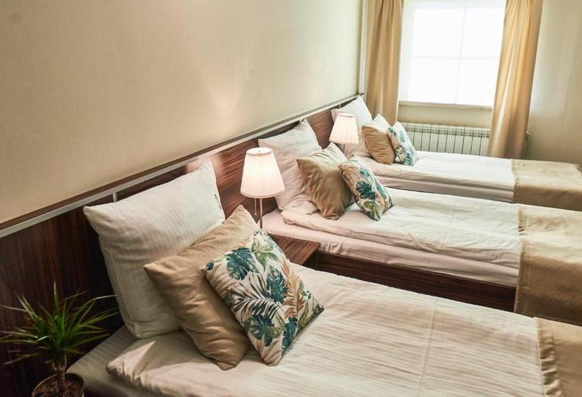 غرفة قياسية ثلاثية, Dworek