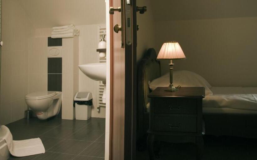 Номер Стандарт, Dworek Nad Pilicą