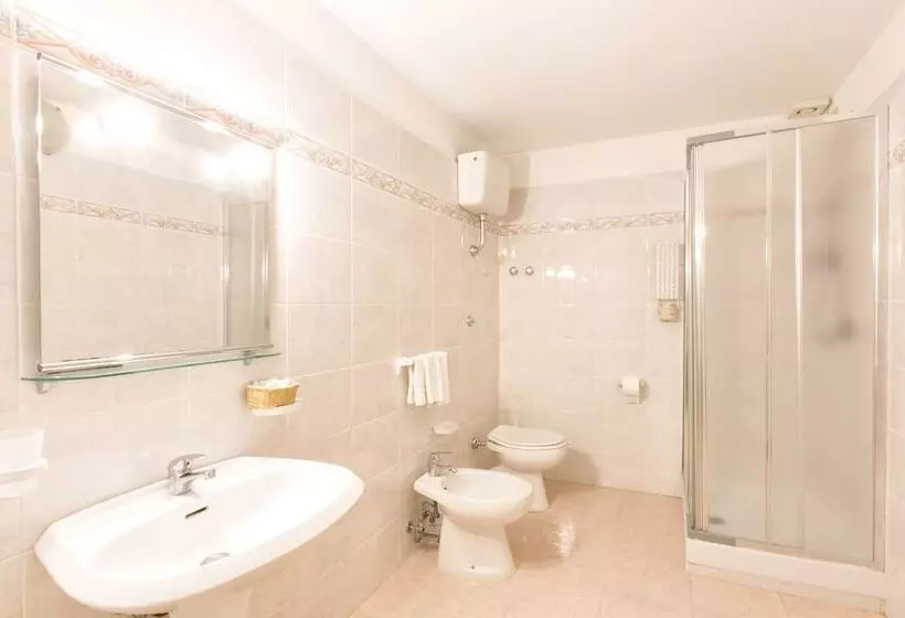 اتاق استاندارد یک نفره, Sisters Hostel