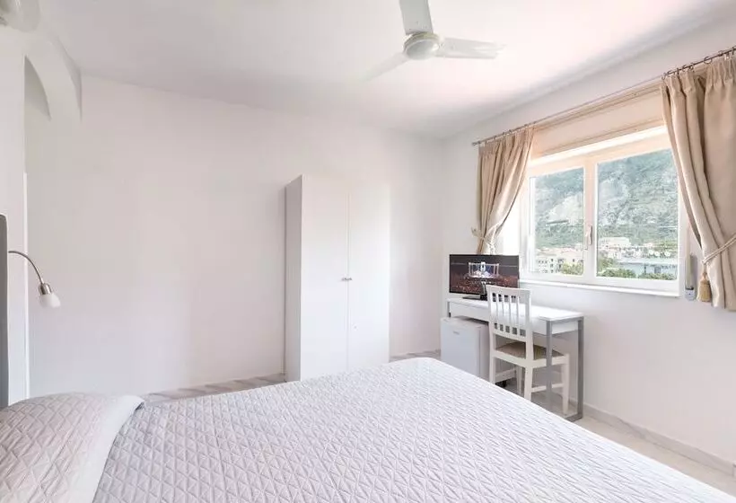اتاق استاندارد یک نفره, Sisters Hostel