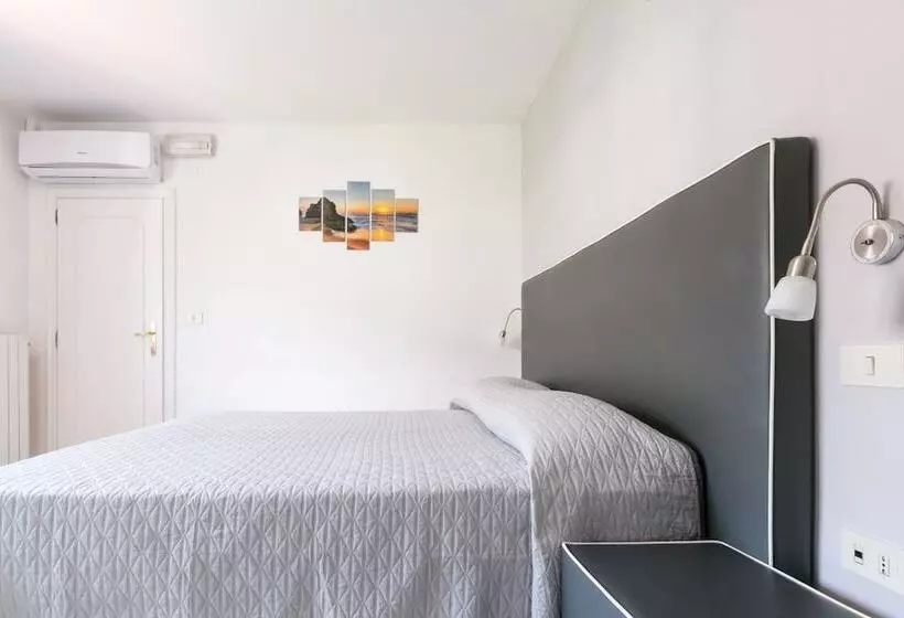 اتاق استاندارد یک نفره, Sisters Hostel