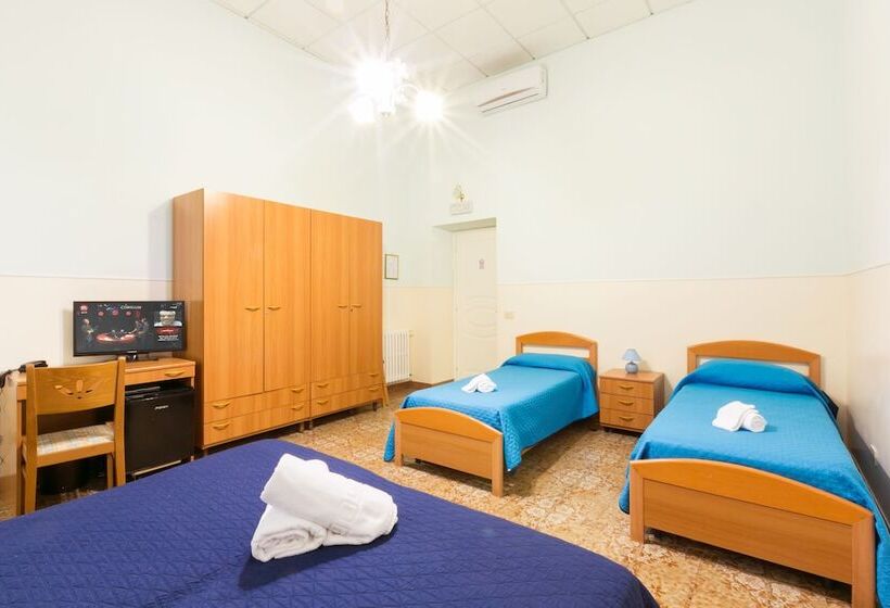 Четырехместный Номер Стандарт, Sisters Hostel