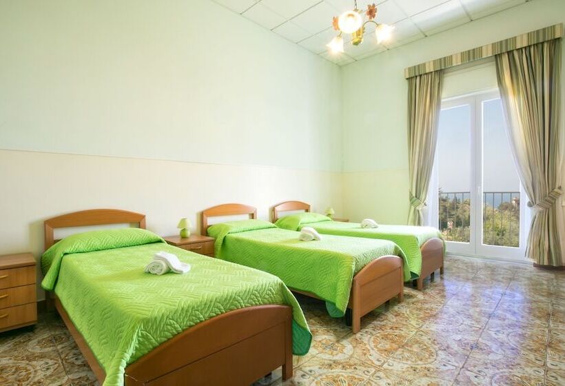 Triple Room Sea View, Sisters Hostel